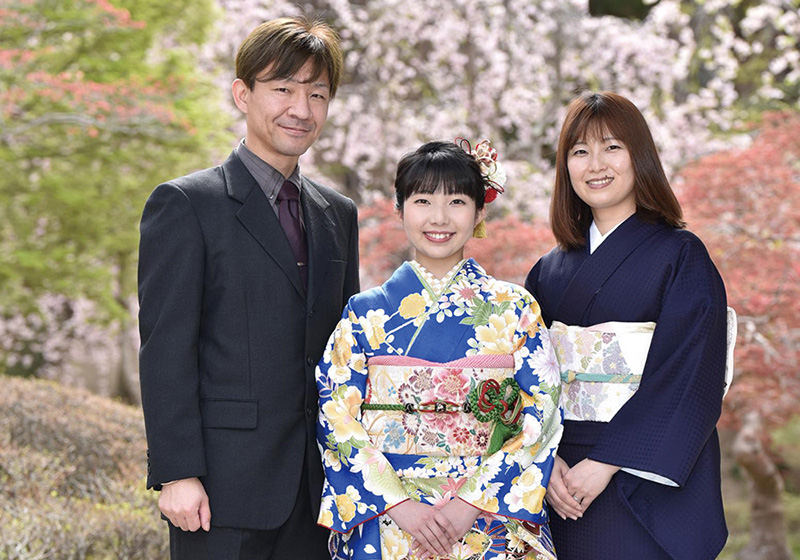 前撮りの家族撮影では家族は何を着たらいいの？二十歳振袖館Az