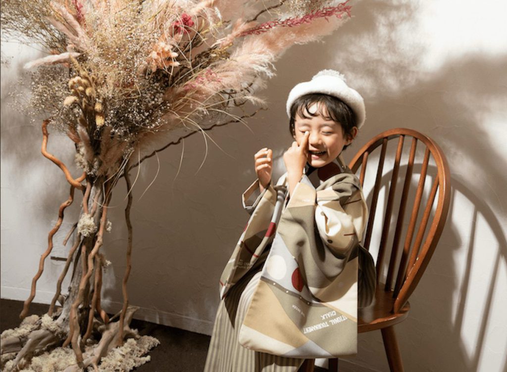 七五三でおしゃれな家族写真を撮ろう！おすすめポーズ30選を紹介 - 七五三,成人式,フォトウエディングの撮影なら阿部写真舘 茨城プレイアトレ土浦店へお任せ