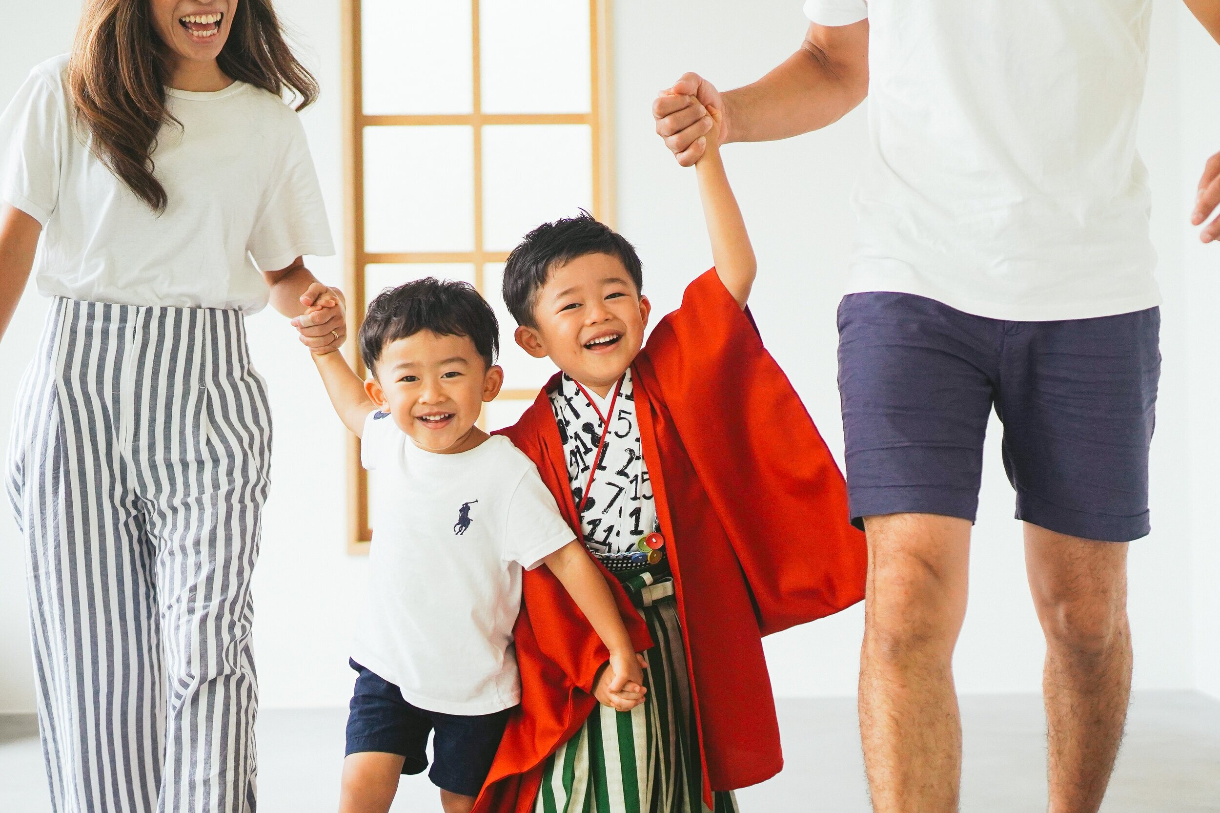 還暦祝いのおしゃれな家族写真を撮るなら！服装選びやおすすめのスタジオを紹介 - ハピリィフォトスタジオ