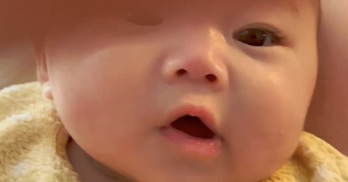 よく笑う子は賢いと言われる理由は？よく笑う子に育てる5つのコツとはおもちゃの学校子育ての悩み・教育・知育玩具等に関する情報メディア-おもちゃを通じて子供の教育を考える