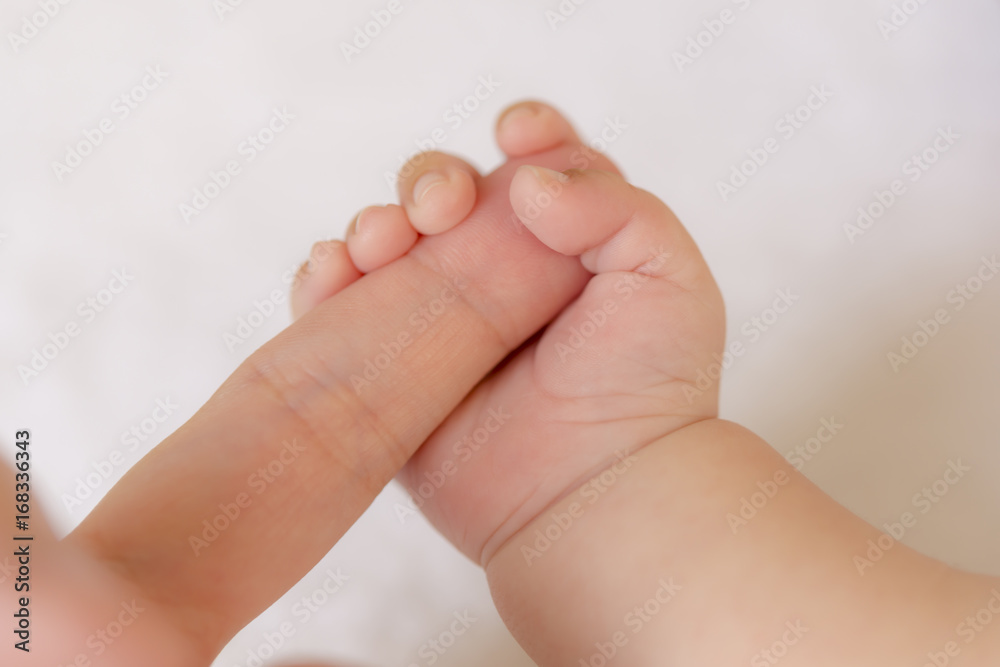 赤ちゃんのバビンスキー反射とは？いつまでに消える？確かめる方法について解説保育士を応援する情報サイト 保育と暮らしをすこやかに ほいくらし