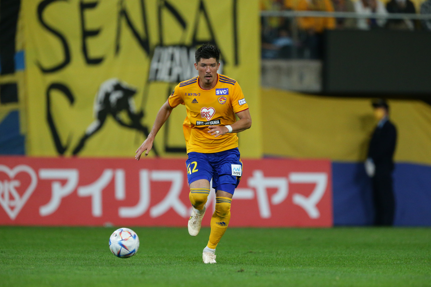 31歳の海外初挑戦「まさか」 米移籍先2530億円スタジアムの最新鋭設備に驚愕「ここでプレーするんか」フットボールゾーン