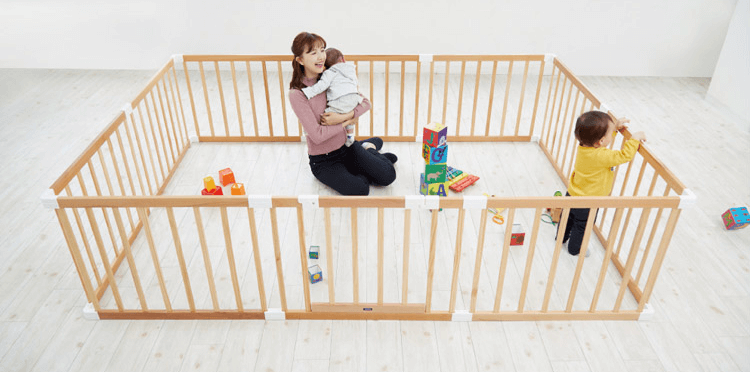 テレビ前に置くベビーゲートおすすめ12選赤ちゃんとテレビをガード！ニトリや代用品は？Monita モニタ