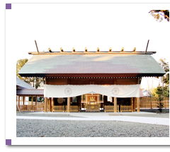 阿佐ヶ谷神明宮 での結婚報告式⛩️ , ⁡, 阿佐ヶ谷神明宮での撮影を選ぶと, 必ず体験できる「結婚報告式」, ⁡,神様へ幸せを誓う、5分ほどの正式参拝です🕊️🫧, 参拝の様子も撮影するので、流れのご紹介です🫶🏻, ⁡, ⁡,◌華雅苑はプラン料金から値上がりなし, ◌日程変更料・キャンセル料金なし, ◌リーズナブルなのにこだわれる♡, ⁡,