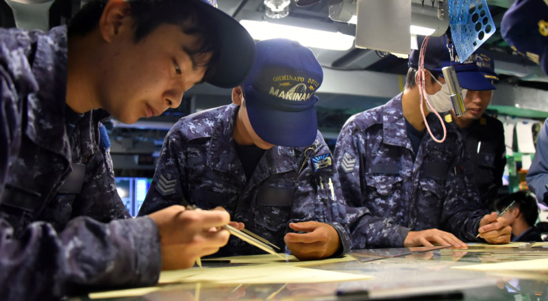 海上自衛隊 女性 制服