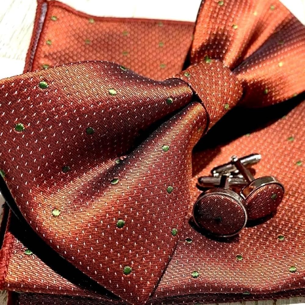 シャツ メンズ フォーマル 蝶 ネクタイ ボウタイ 結婚式 赤 リボン 新郎 結婚式 スーツ 無地 花婿 付添人 黒 男性用と男の子用のグレーのフェザー 蝶ネクタイ、新郎新婦の付添人用の天然フェザー付きボヘミアン風素朴なウェディング蝶ネクタイ、あらかじめ結ばれた無地の