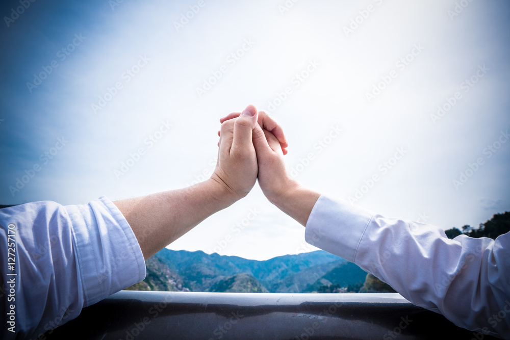 彼と手をつなぐタイミングをマスターしたい！上手く誘導するコツをcheck♡MERY