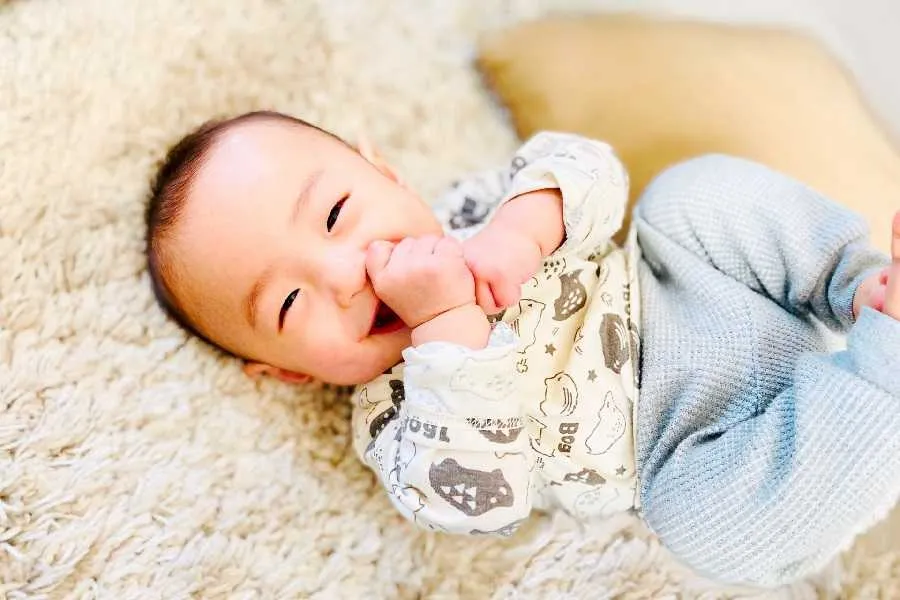 新生児の赤ちゃん英語の聞き流しはいつから？はむ先生のおうち英語教室