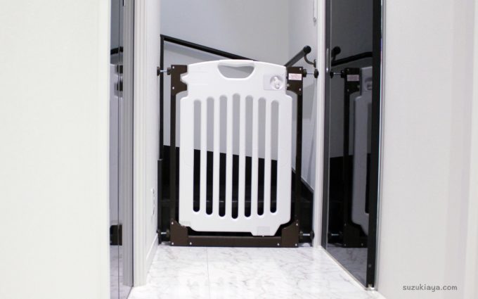 ベビーゲートの階段上への設置は急務！選び方やおすすめなど