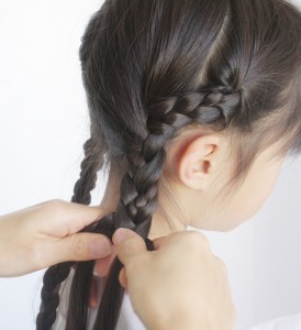 学校の行事にも 三つ編みだけで作れる可愛い子どものヘアアレンジ♡4yuuu