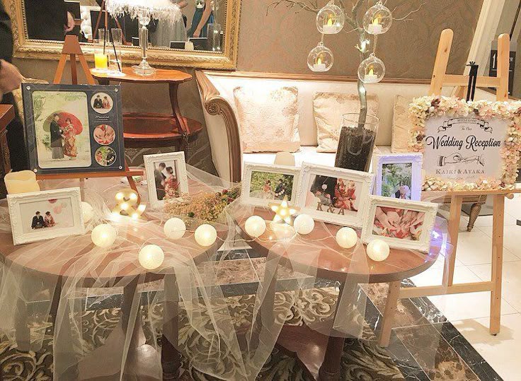 結婚式当日レポ こだわったウェルカムスペース🧺𓂃 𓈒𓏸◌ フォトパネルはモノクロで統一して印刷📸 セリアの貼れるパネルでdiy🔨文字系はcanvaで.ᐟ‪‪.ᐟ縦と横混ぜてA4とA5で作りました✨️ ウェルカムボードは特典で作ってもらった😉💞 ウェルカムミラーはマルジェラ‬‬