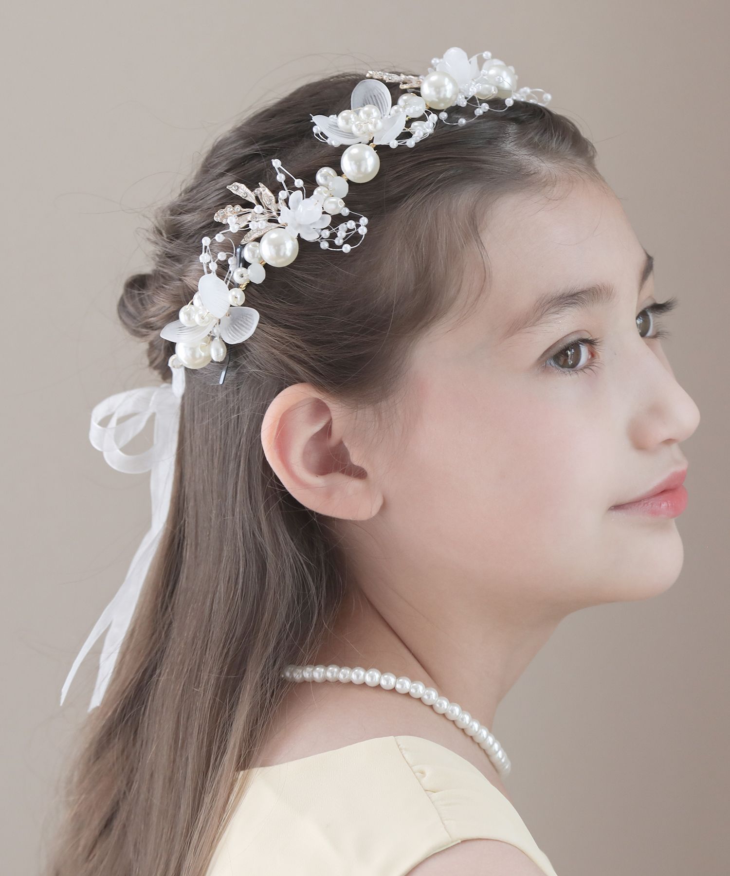 ズレにくいカチューシャ技✌🏻 ひと手間するだけで走り回っても落ちなくなるよ〜🙆🏻‍♀️ @shomty_officialさんものぞいてみーてねっ🌼3歳さんのヘアアレンジヘアアレンジ女の子ヘアキッズヘアアレンジボブアレンジカチューシャpr