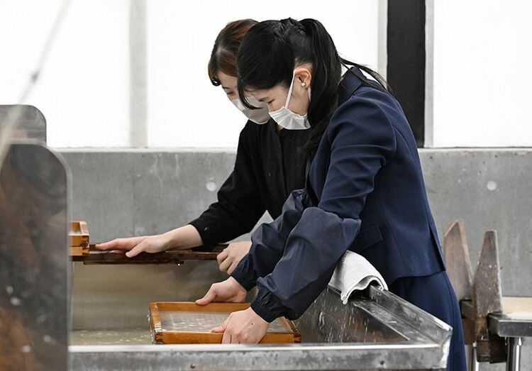 LVMHモエヘネシー・ルイヴィトンジャパンの内定獲得ガイド志望動機30例×面接回答30選 平均年収501万52,180文字 志望動機&企業研究おたく