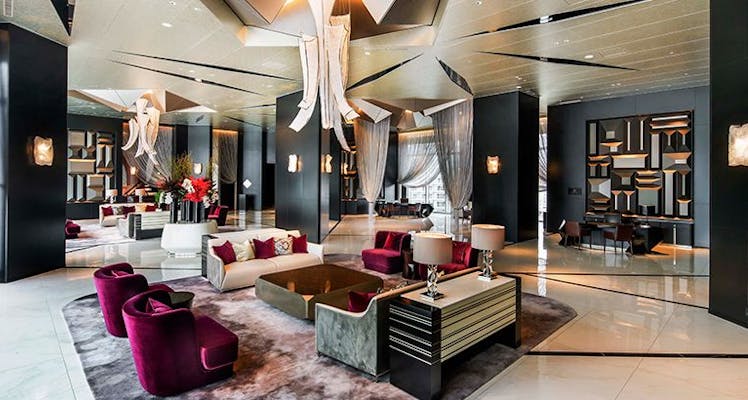 FMヨコハマvs tvk共同企画 横浜みなとみらい万葉倶楽部 お得に行こう！ 「神奈川県民割」リポート対決！FMヨコハマ長友さん、tvk「猫ひた」白又さんに、横浜みなとみらい万葉倶楽部の魅力を紹介してもらいました！ 💛パティシエ特製のスイーツ 💛くつろぎコーナー