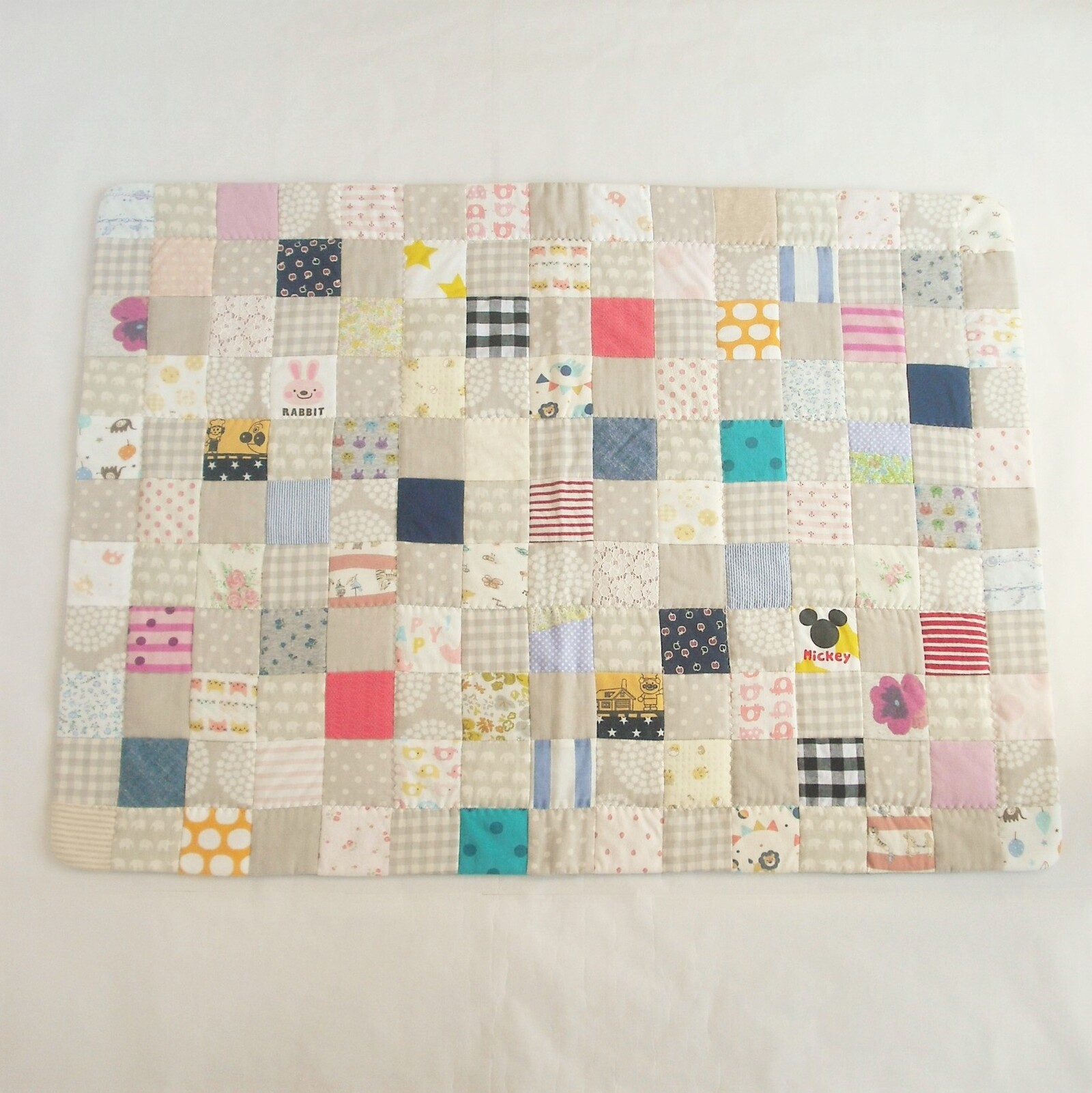 絣パッチワーク子供ワンピースはぎれでもOK！ 思い出のベビー服で作る リメイクパッチワークブランケット 作り方 patchworkbedspreadベビーブランケット パッチワーク はぎれ活用 アップサイクル