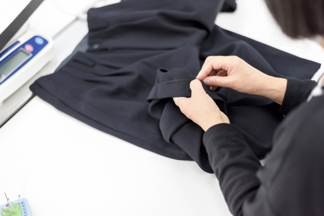 子供のズボン裾上げ7選!一時的な対処法や戻せる切らない簡単な方法まで – deiburi_lifehack