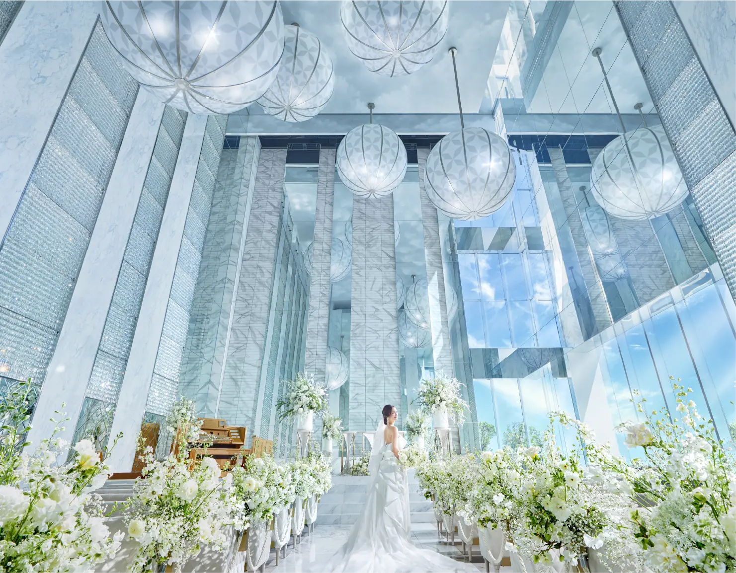 大阪 で貸切・予約制のフォトウェディングスタジオ。和装やロケーションフォトも可能で前撮りにもぴったり。郊外店なのでフォトウェディングを安くできます。「フォトウェディングだからできる」最高の 結婚式を