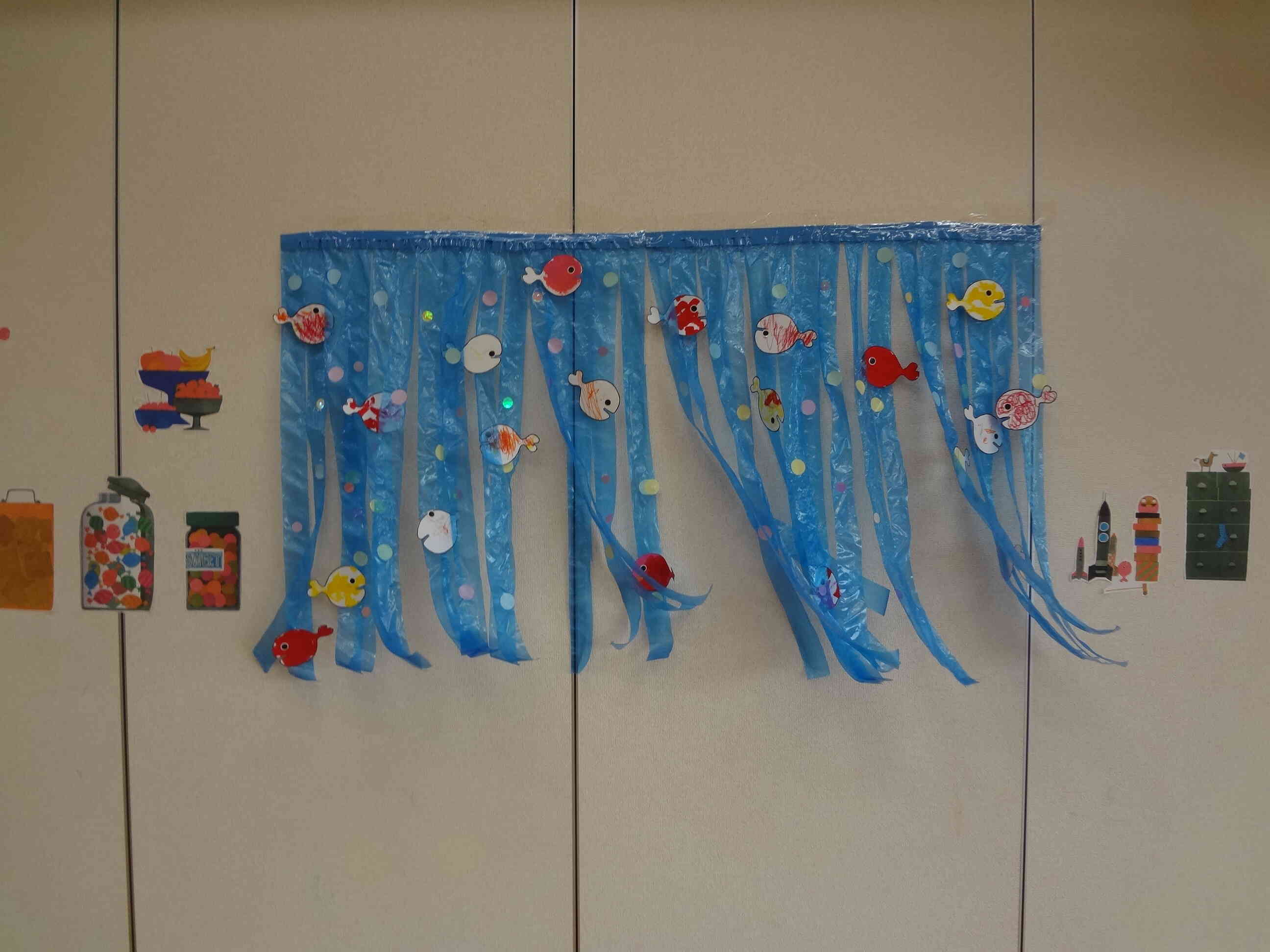 8月の製作で手型と足型で金魚鉢を作りました！ぶろっこりーの森保育園