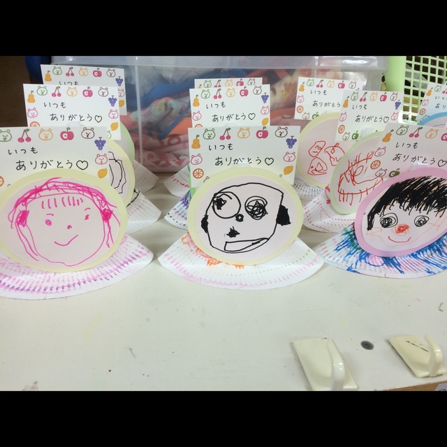 保育園で作る母の日のプレゼント製作7選！製作のねらいや配慮もご紹介 - 保育・看護で働く人を応援するメディア お役立ちコラムキララサポート