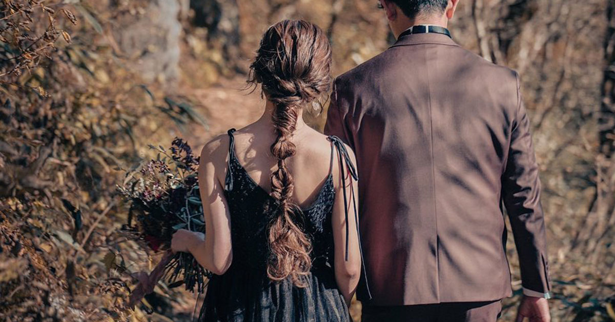 クラシカルな髪型にしたい花嫁必見！ティアラ・黒髪・前髪ありなどアレンジ実例20選結婚ラジオ結婚スタイルマガジン