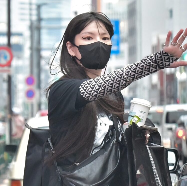 松田翔太の妻・秋元梢、「黒目を小さくしてるんですか？」“別人級”の姿にファン驚がく「カッコ良すぎる」：山陽新聞デジタルさんデジ