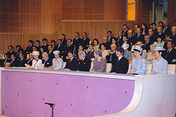 象徴」を支え続けた香淳皇后 激動の昭和、時代の転換点と向き合う - 日本経済新聞