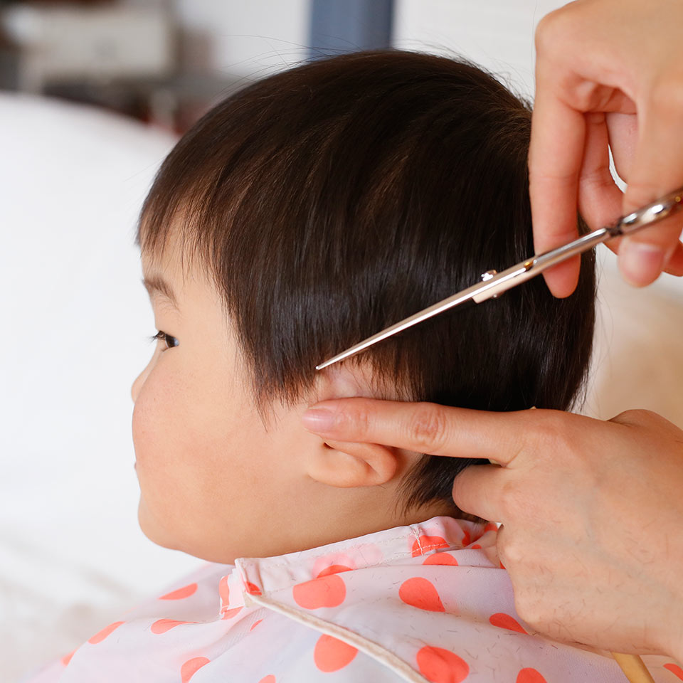 赤ちゃんヘアカット男の子TikTok