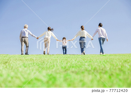 80歳のおばあちゃん 後ろ姿の写真素材17486079- PIXTA