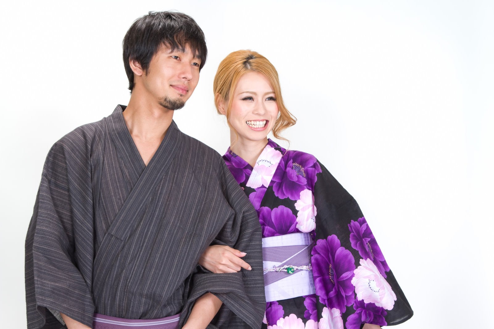 腕を組む は英語で何て言う？二人の人間が「腕を組んで」などの英語もご紹介英語の達人WORLD