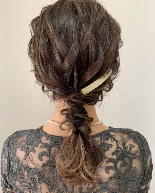 結婚式のお呼ばれに！つけるだけで華やぐ「髪飾り」を使ったヘアアレンジ美的.com