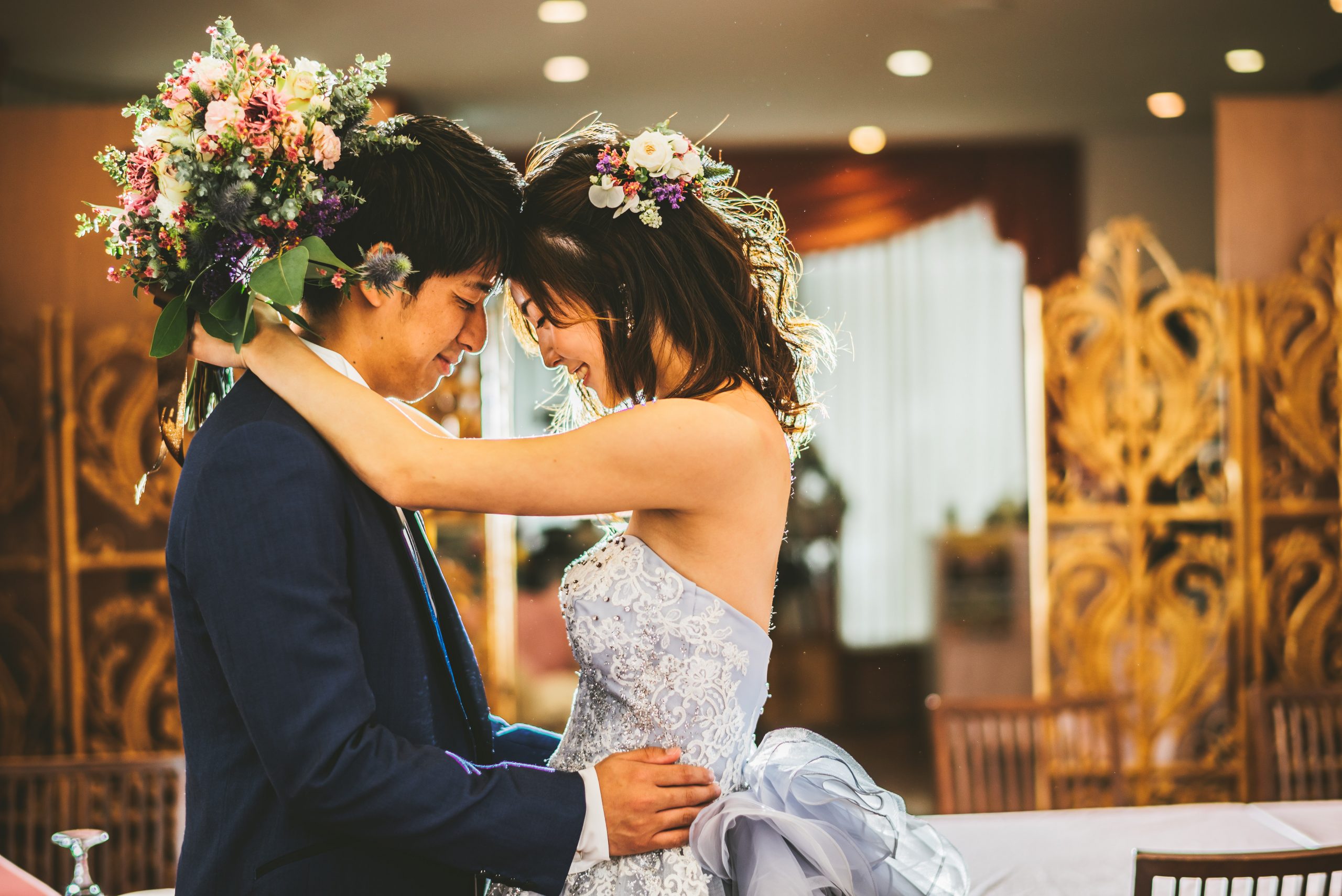 誓いのキス」成功のコツは？キスをする場所や印象に残る演出、キスに代わるアイデアも紹介結婚ラジオ結婚スタイルマガジン