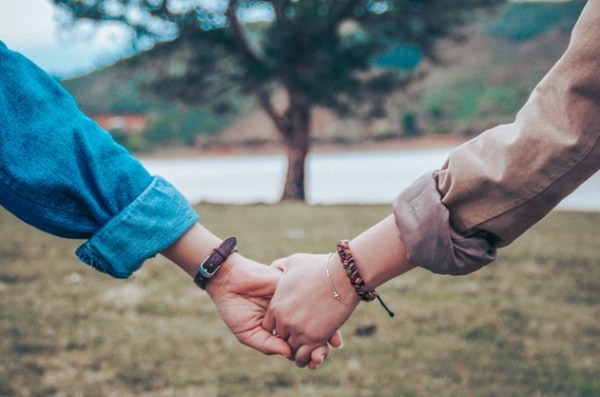 婚活で手を繋ぐのは何回目のデートならOK？ -業界最大級 結婚相談所・婚活するならツヴァイ ZWEI成婚数No.1