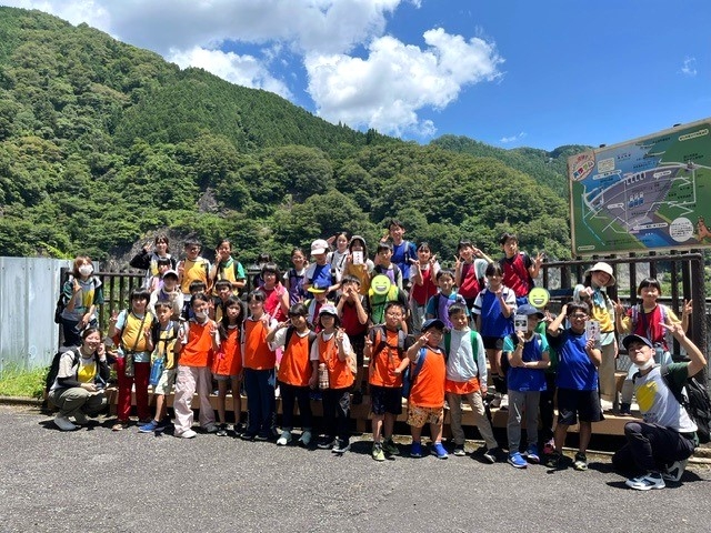 小1の長女「泣いているときはハグ」担任の優しさに感謝繊細さん長女が泣きながら学校へ行った日々の話ママリ