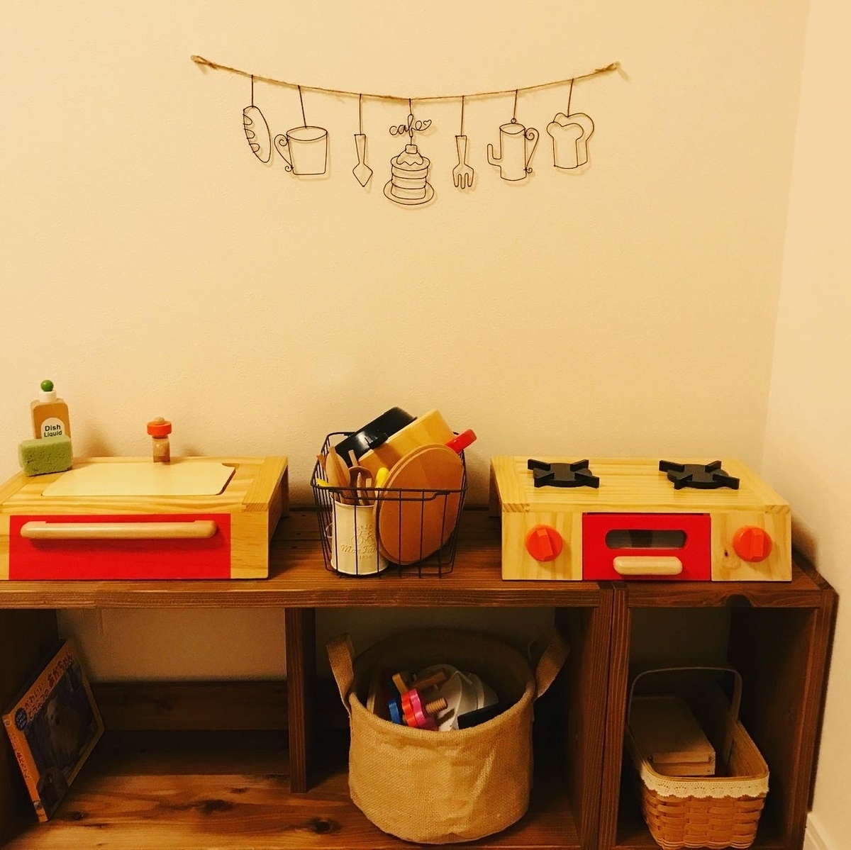 13 件の「おままごとコーナー」や「ままごと」のアイデアを見つけましょうおままごと、インテリア 収納、ままごとキッチン 手作り など