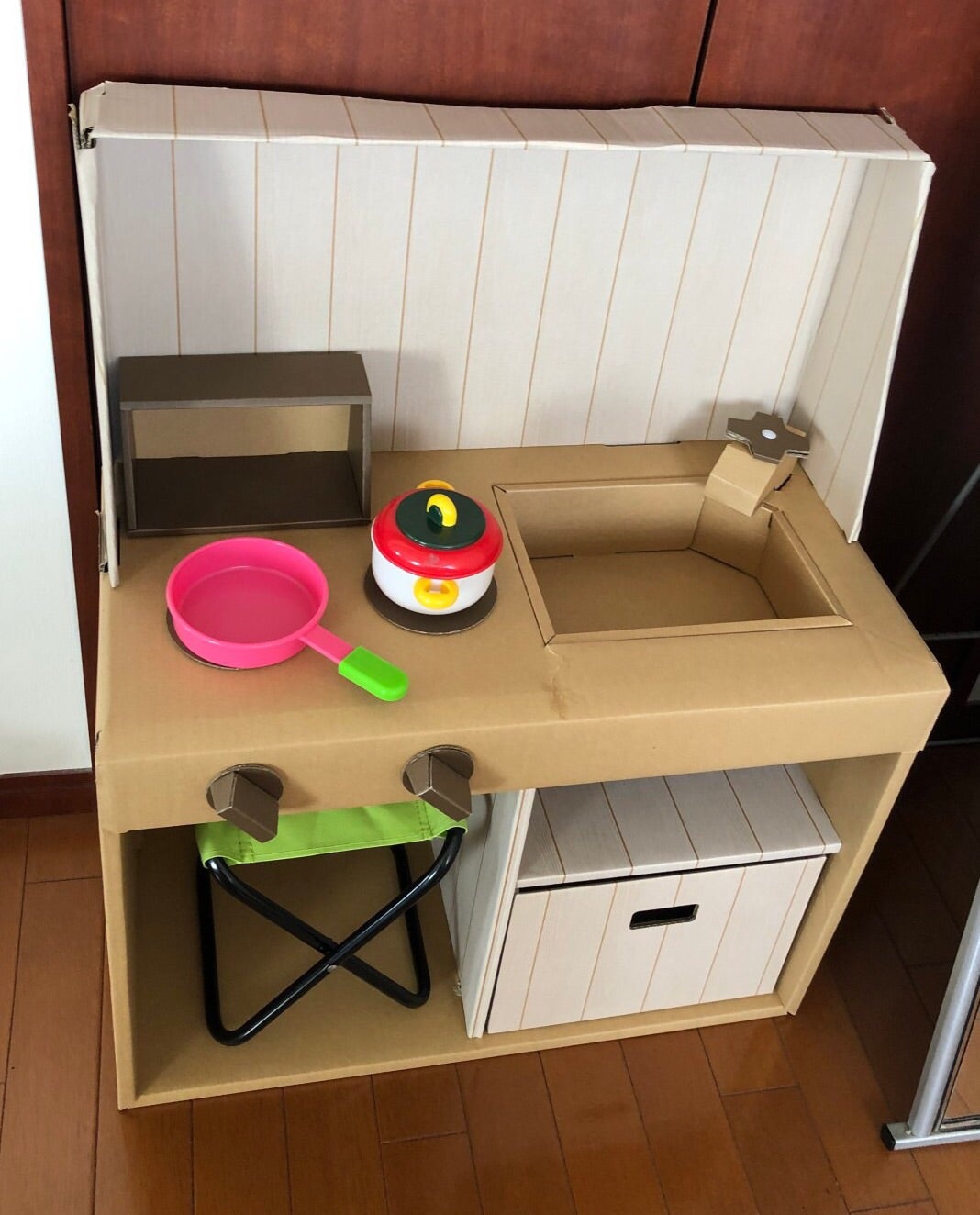 段ボールで作る おままごとキッチン 省スペースで片づけ簡単
