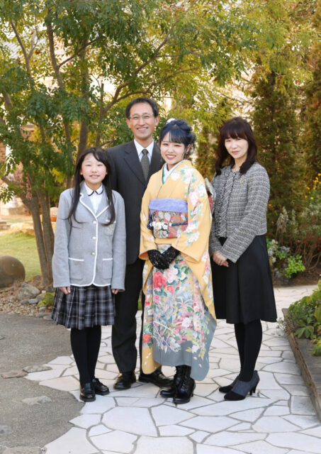 成人式 前撮りで家族写真を撮りたい！家族の服装はどうする？静岡草薙店スタッフブログ静岡・浜松で成人式の振袖レンタル・前撮りならアニバーサリースタジオガーネット