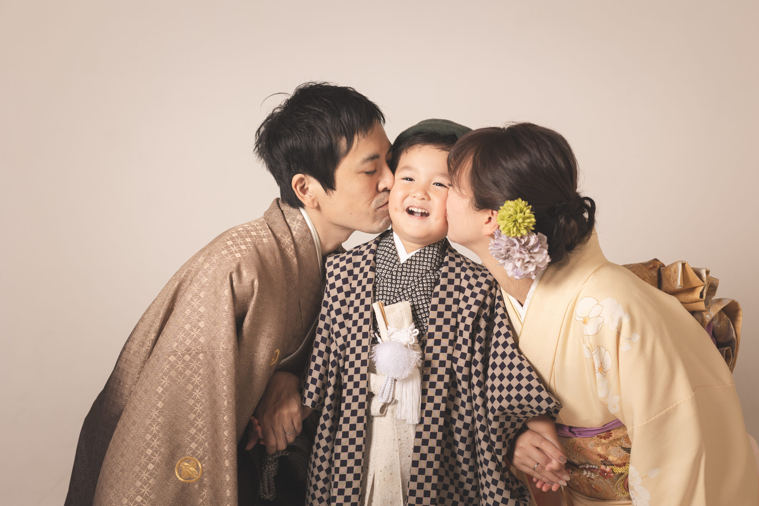 スーツ？着物？ 七五三参りのときのママの服装は？ - 洋装・和装のメリットとことん解説！七五三は着物のたちばなへ