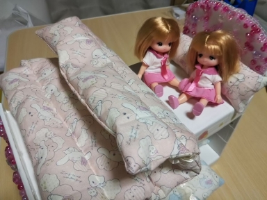 百均スポンジでリカちゃんベッドを自作！簡単、安くて、可愛い！築40年おんぼろ部屋の模様替え