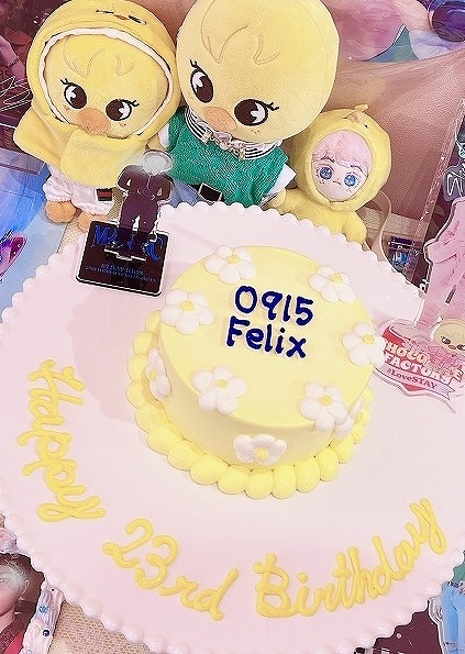 自分好みに作れる！推しコラージュ今回紹介するのは、自分の好きな系統でアレンジできる推しコラージュ。ノートやポストカードに雑誌の切り抜きやマスキングテープを使って、ぜひ作ってみてください🎗️🤍 Photo by @newst__6@hanautadorobooo @ejdtnwl @_