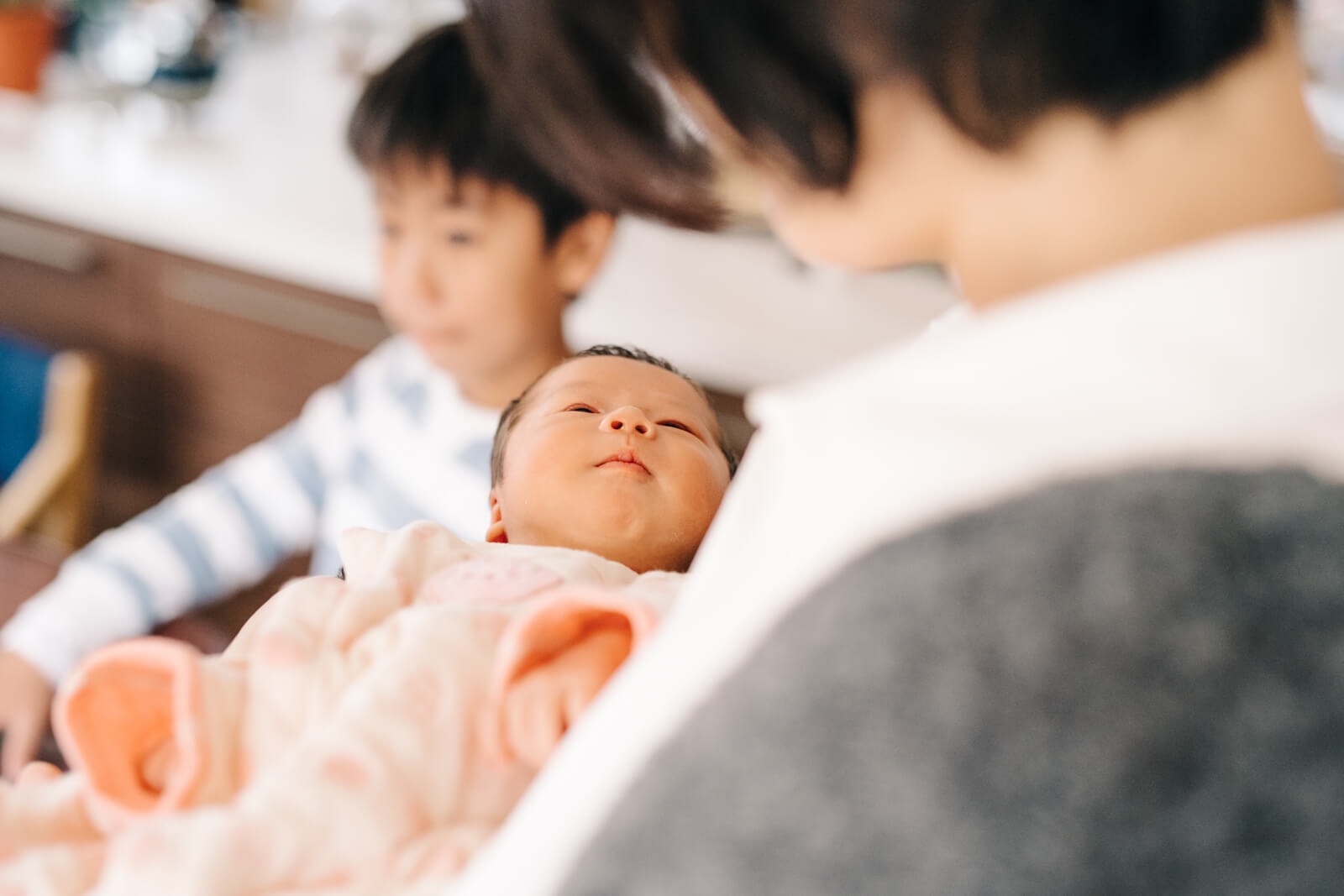 臨月で引っ越しが 決まりましたー🤰🏻🤰🏻🤰🏻 本当はもう少し早く 引っ越すはずだったのに 出産日と引っ越しほぼ被りです😅計画無痛分娩なんだけど 計画日よりも早く生まれるかな〜 と予想している + 上の子達も1週間ほど早く生まれてるので 今は引っ越し落ち着くまで