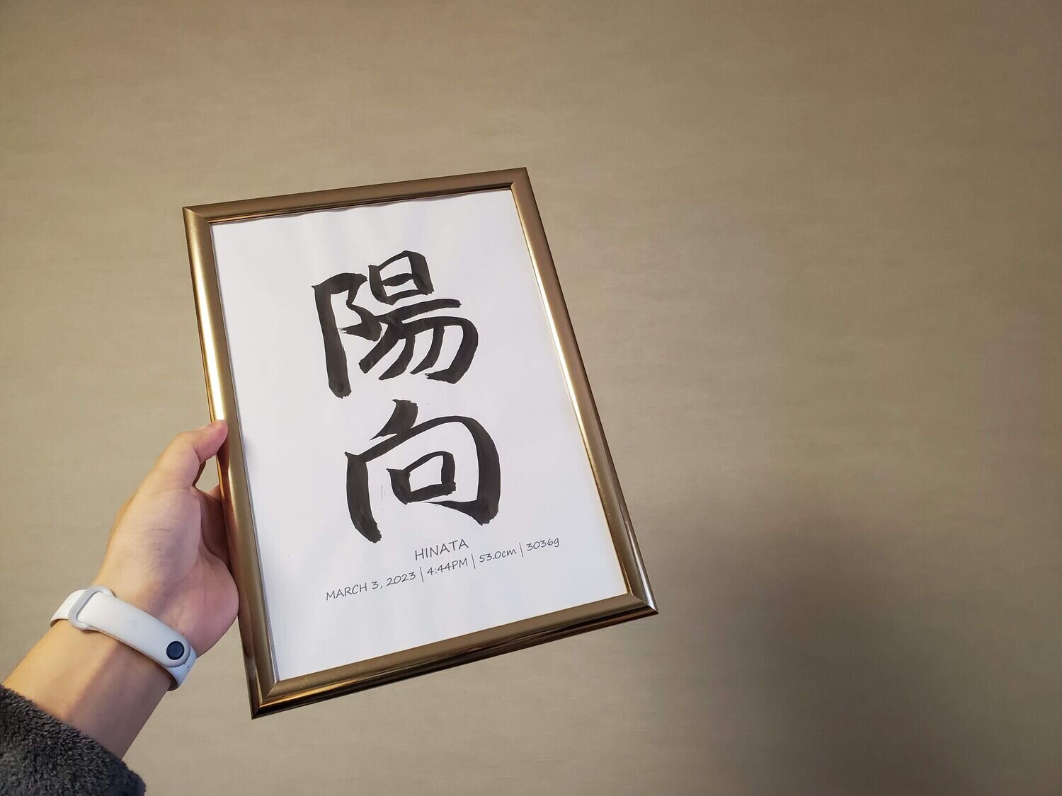 簡単手作り 100均の材料で作る！おしゃれな手形足形付き命名書の作り方かたさんち