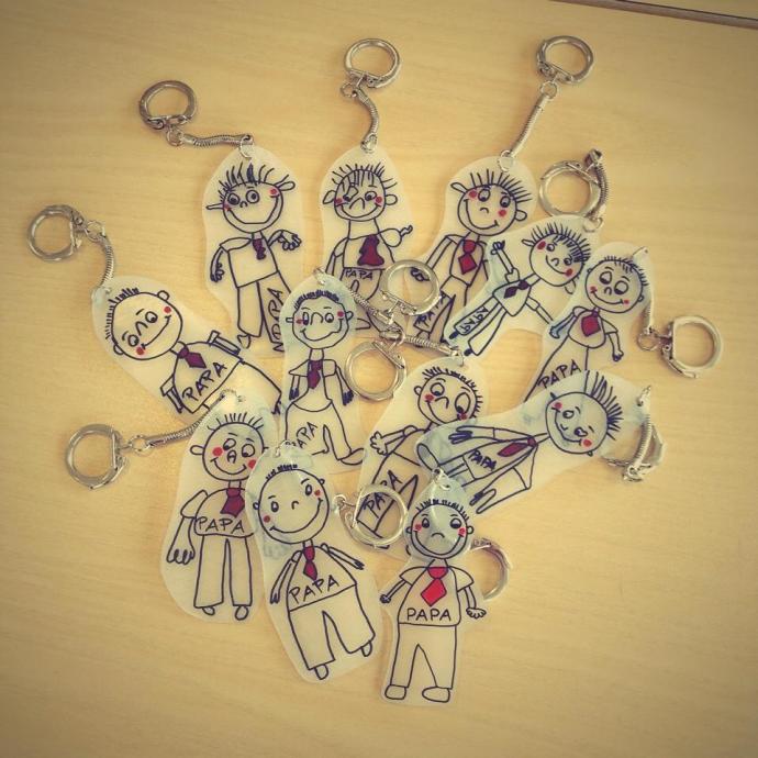 送料込 父の日 キーホルダー 似顔絵 木製 プレゼント 雑貨・その他 memolily 通販 15928911Creema クリーマ