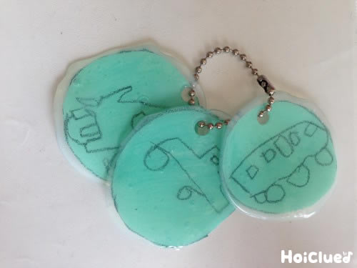 革命的に綺麗に焼ける！失敗しないプラバン100均シールでお花のイニシャルキーホルダーの作り方 自作推しグッズ How to make shrinkplastic