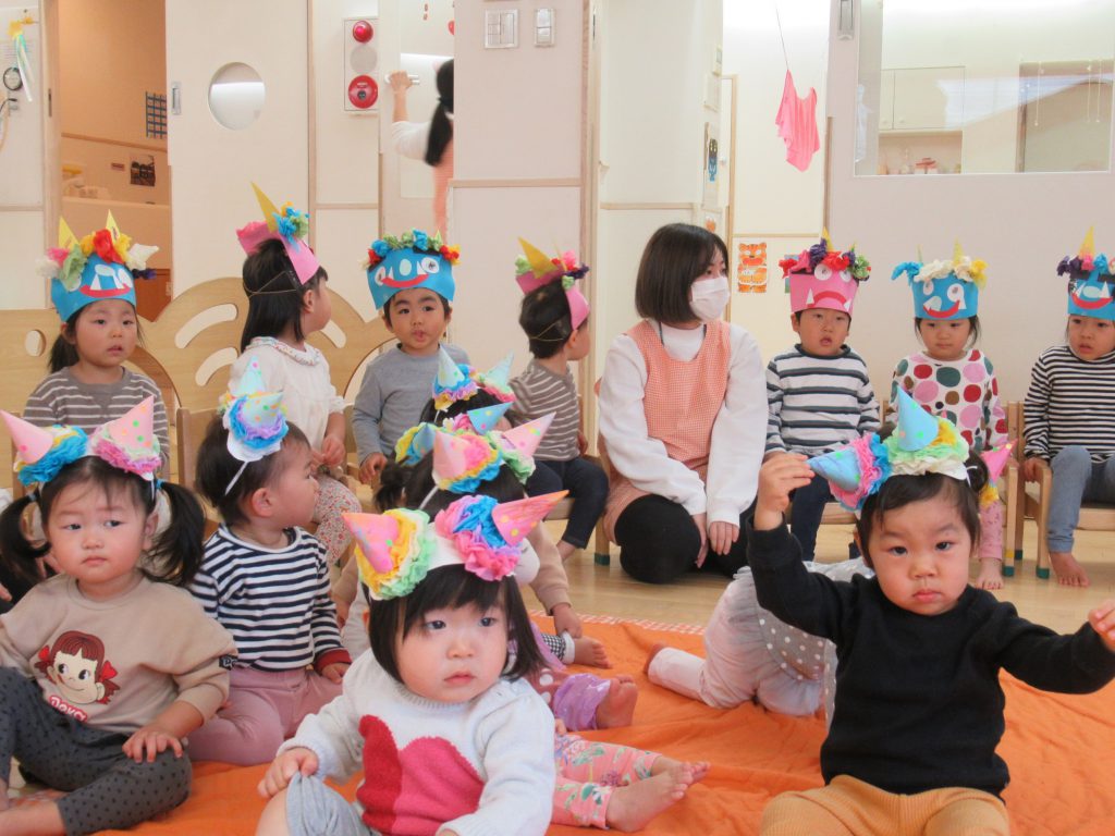 お面の作り方は簡単に画用紙で鬼を作ろう!輪っかの作り方も紹介こまった時はよってって