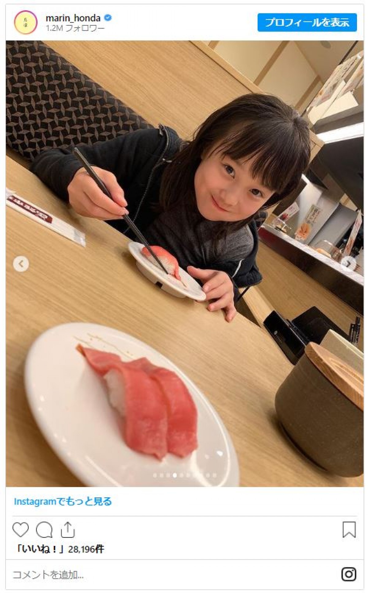 実家から幼少期の写真が 送られてきたけどもともとピンボケしているのか、 母ちゃんの撮影テクなのか、 ボンヤリした一枚。しかし愛嬌は◎！幼少期写真モノクロピンボケ謎のポーズボイメン本田剛文