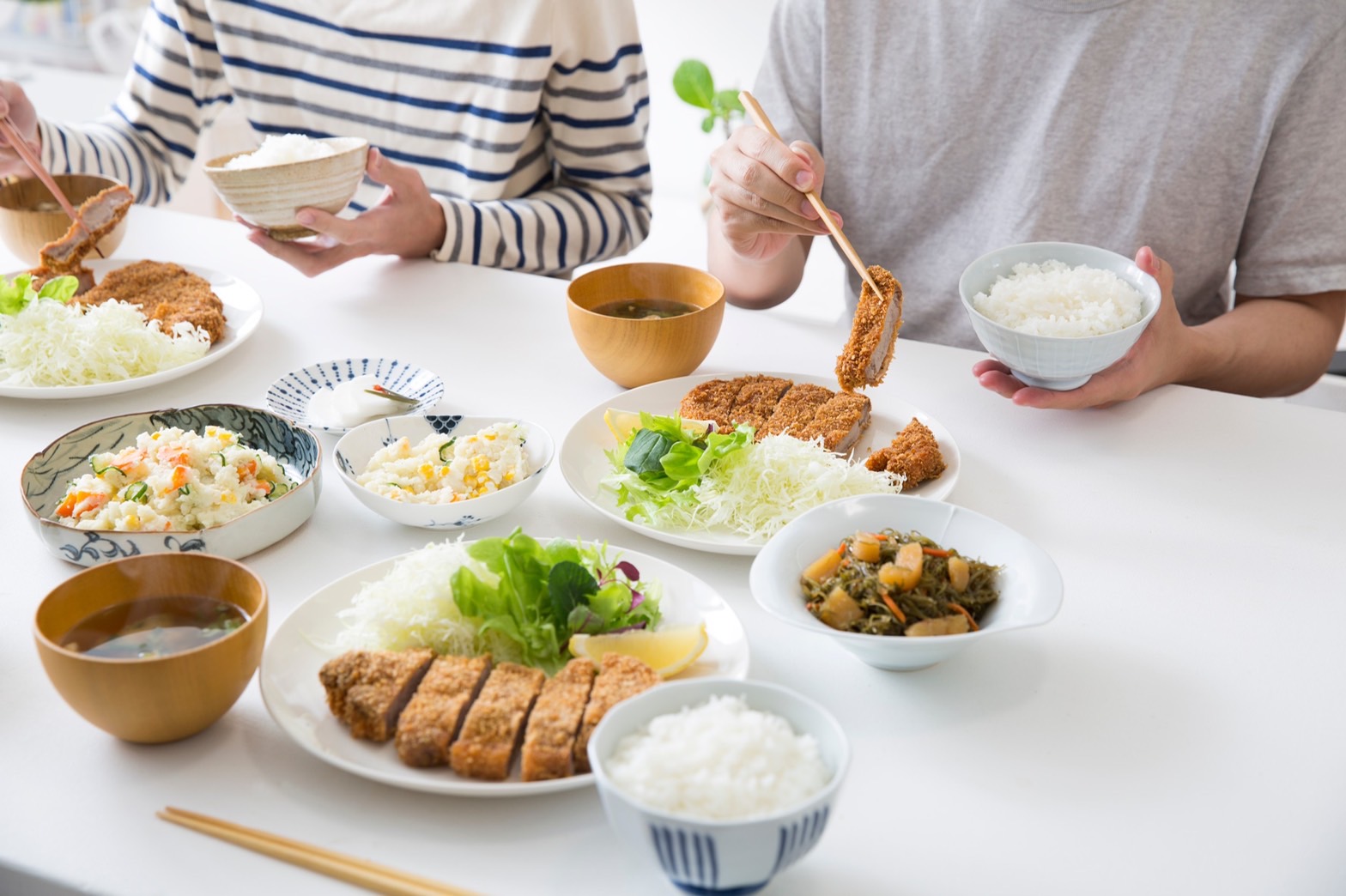 子供が喜ぶ人気の夜ご飯レシピ特集！献立に悩むママさん必見の簡単メニューが登場♪