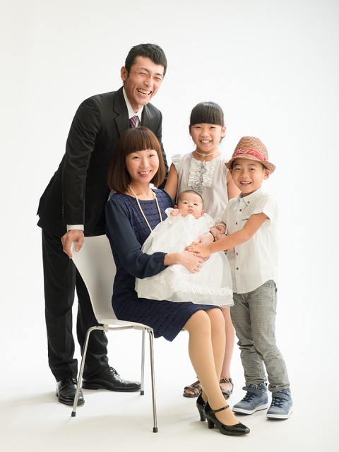 家族写真をおしゃれに撮るポイントは？服装や構図、撮影場所や撮り方まで解説フォトスタジオ ハピスタ 家族写真・子供写真・七五三