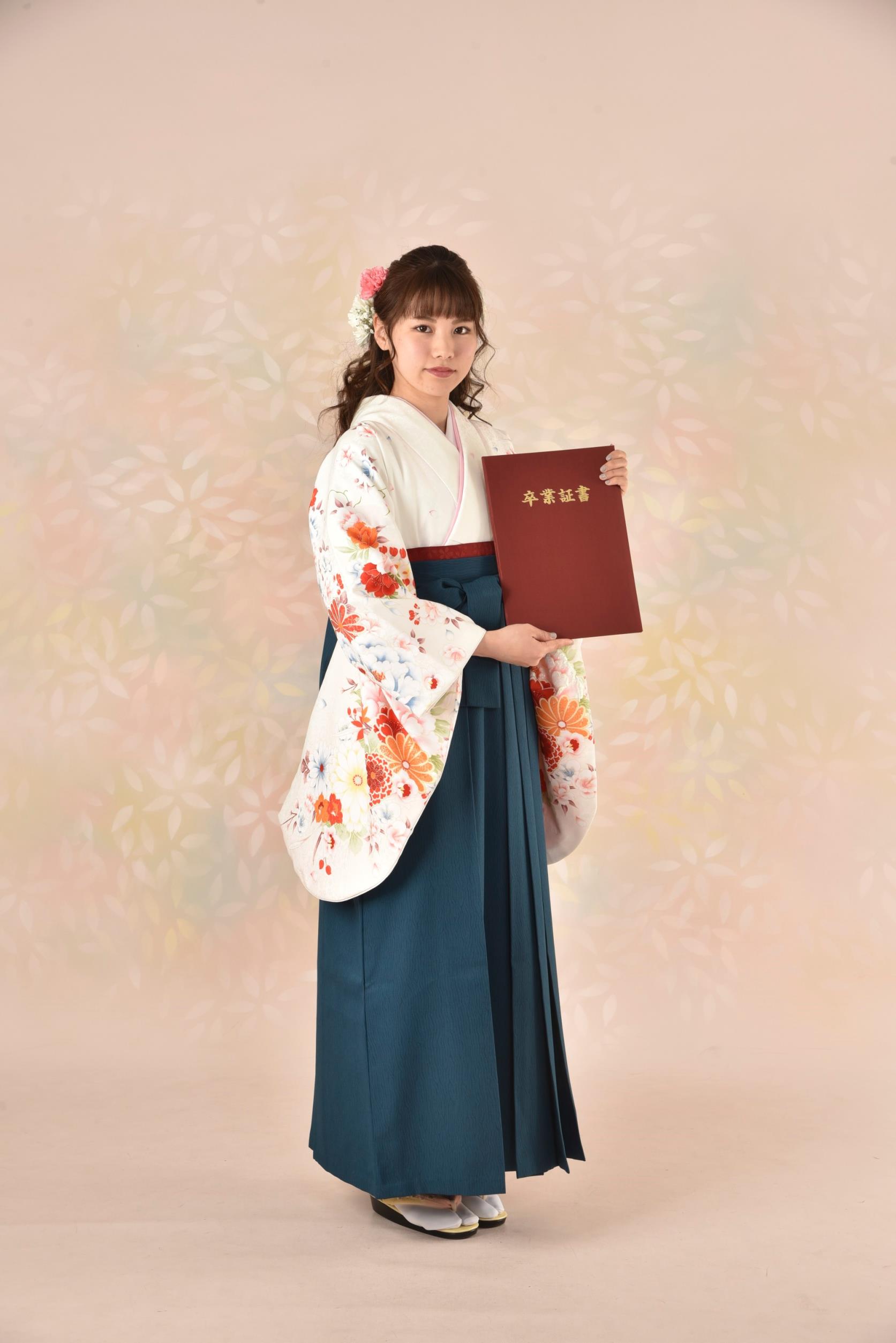 卒業式の袴レンタル大学生が着る♪おしゃれな晴れ着の人気おすすめランキングカウナラ