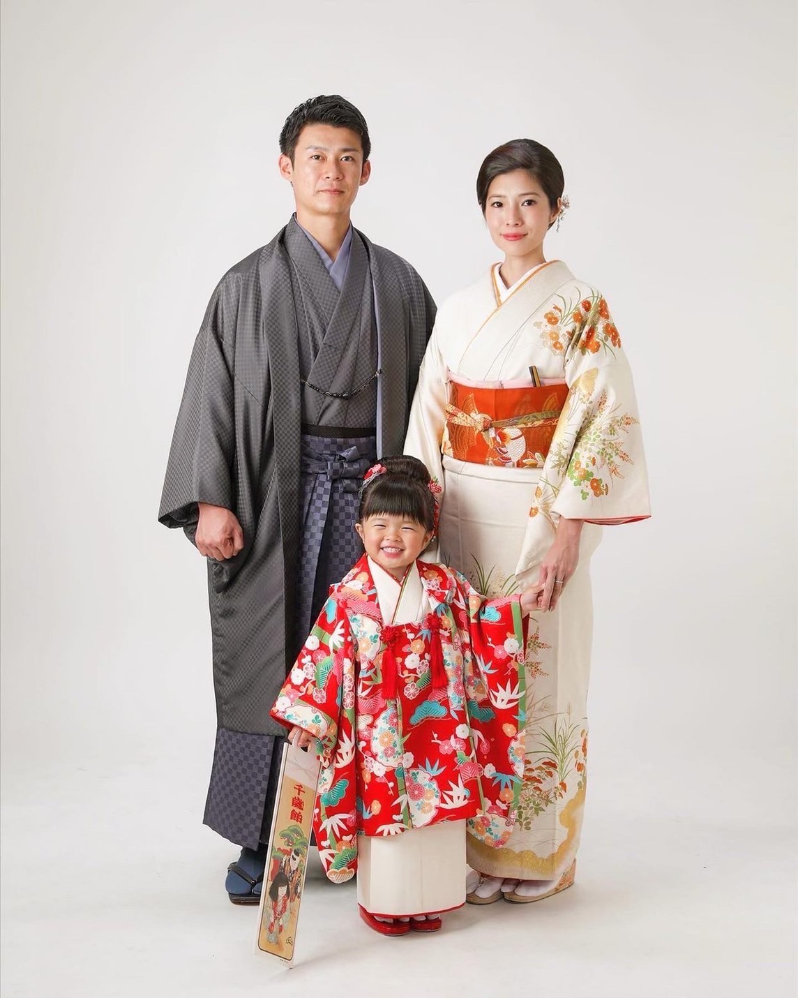 七五三家族写真をスタジオでおしゃれに！親の服装のおすすめコーデ - コラムライフスタジオ