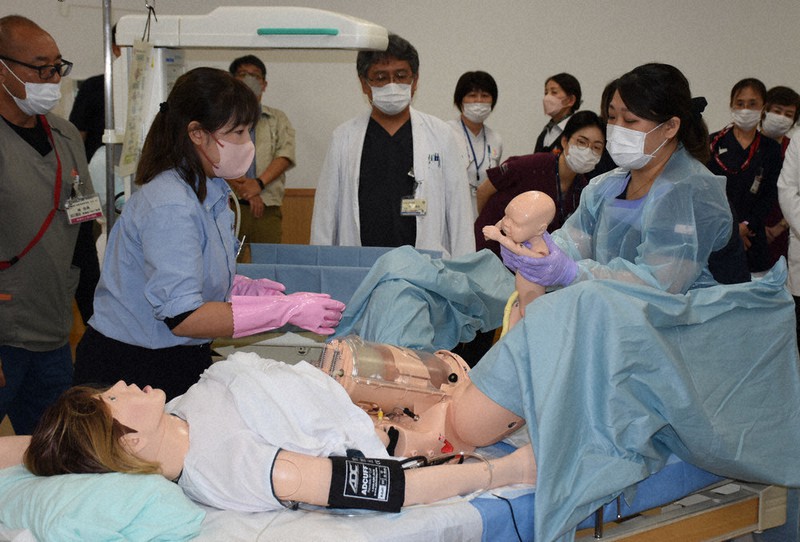 出産直後の赤ちゃん 写真素材5401489- フォトライブラリ